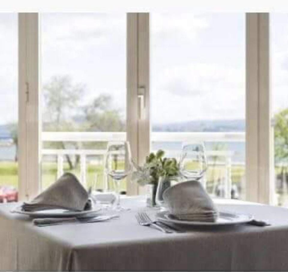 Restaurant/places to eat, Restaurant/places to eat