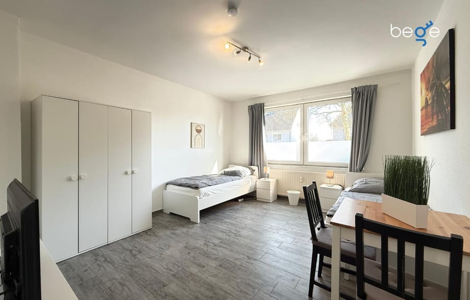 Bed, TV and multimedia, Seating area, Bedroom, wardrobe