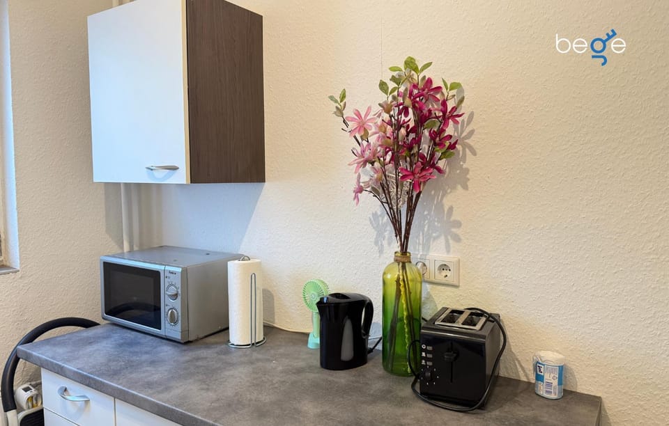 Kitchen or kitchenette, oven