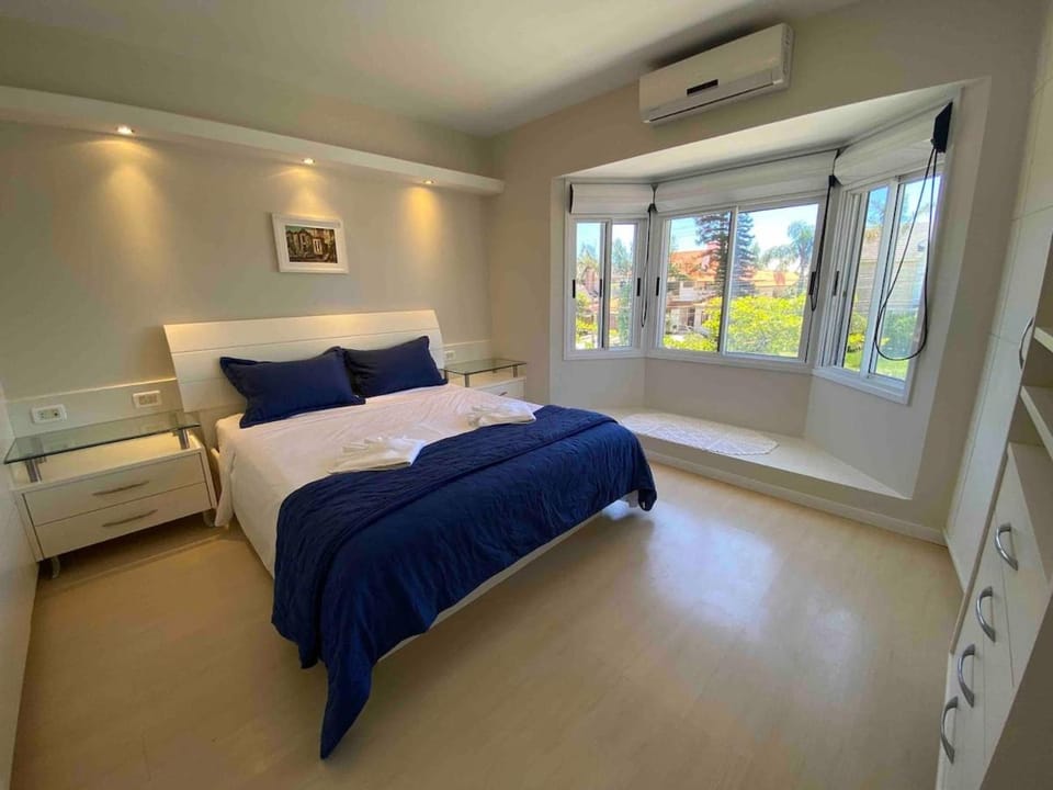 Bed, Photo of the whole room, Bedroom, locker, towels, wardrobe, air conditioner