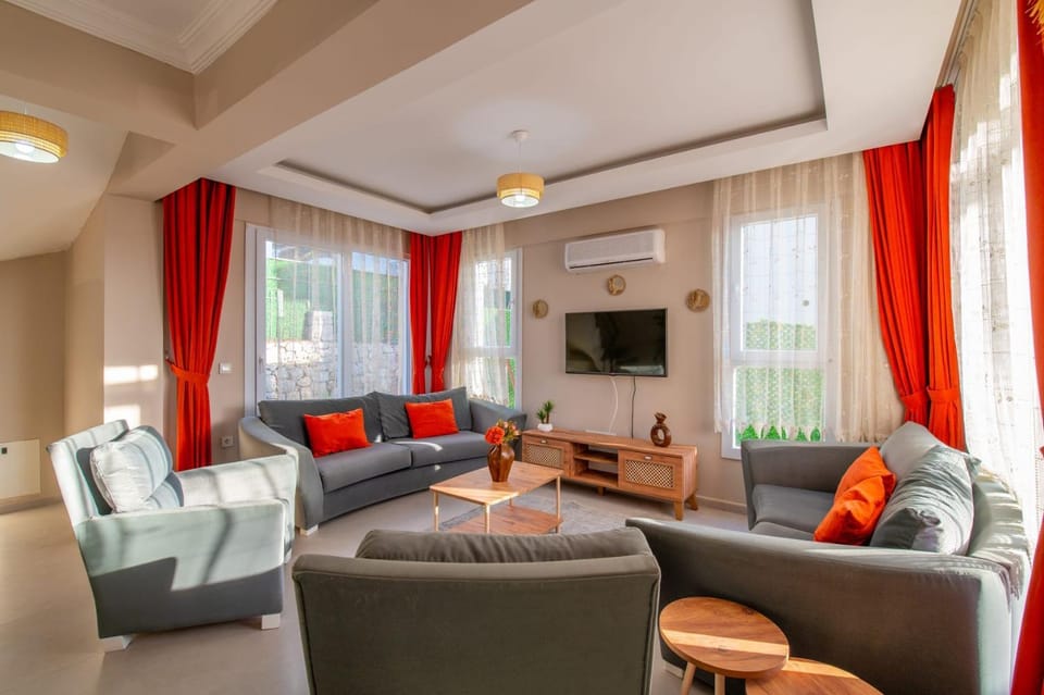 Communal lounge/ TV room, TV and multimedia, Living room, Seating area, air conditioner