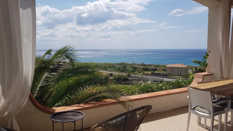 Patio, Day, Natural landscape, Summer, View (from property/room), Balcony/Terrace, Seating area, Dining area, Sea view
