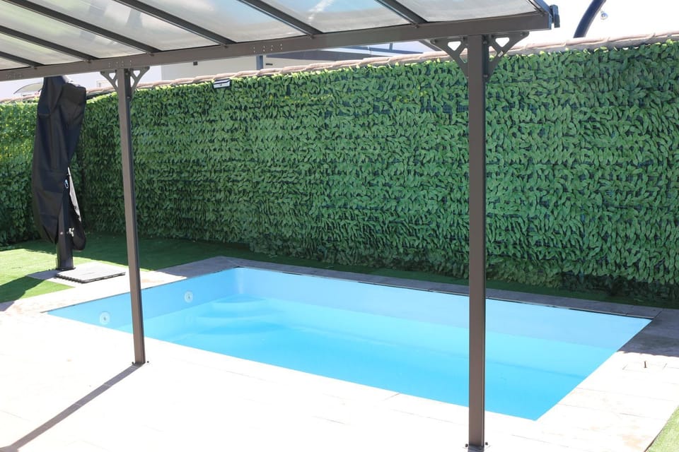 Swimming pool, sunbed
