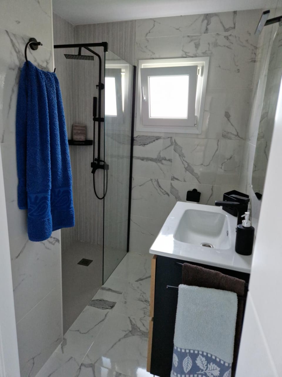 Shower, towels
