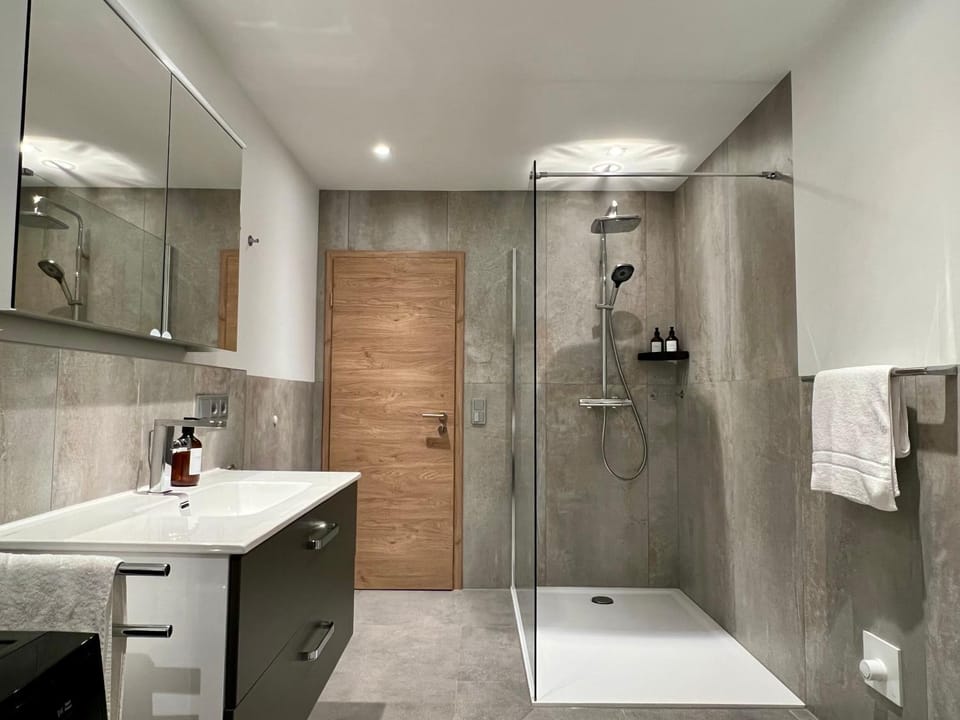 Shower, Bathroom, towels