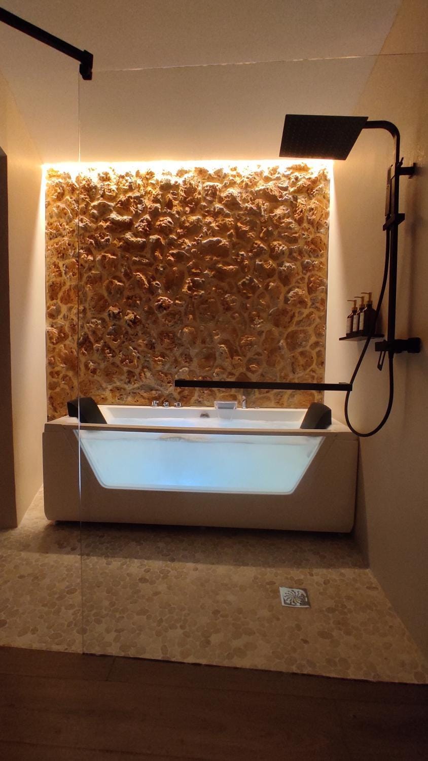 Hot Tub, Bathroom