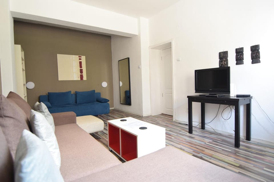 Communal lounge/ TV room, TV and multimedia, Living room, Photo of the whole room