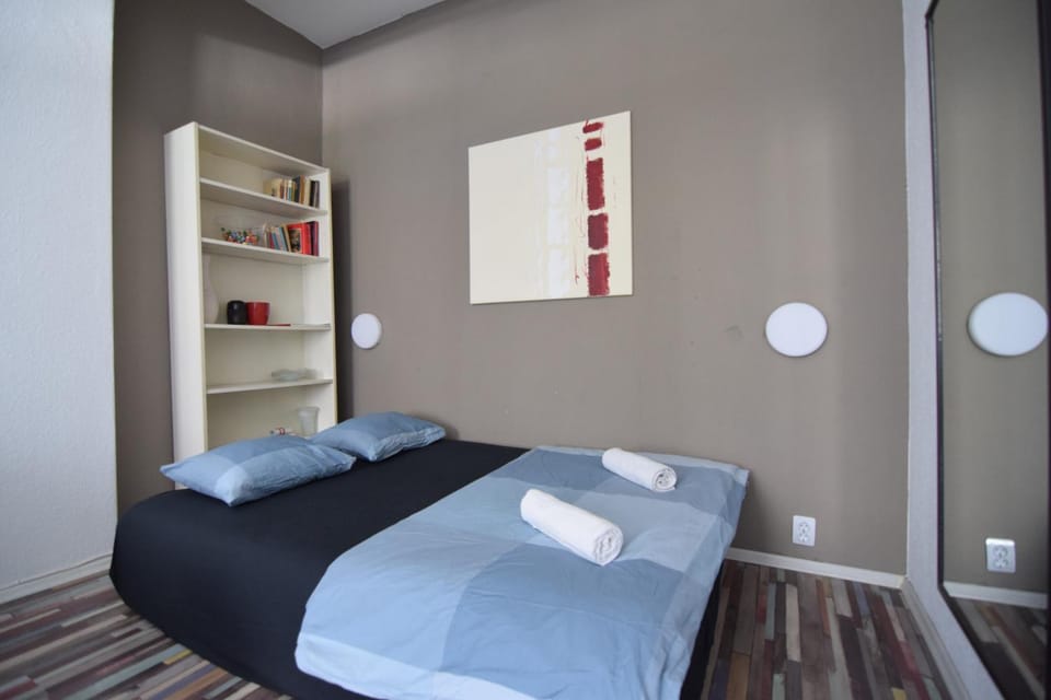 Bed, Photo of the whole room, towels