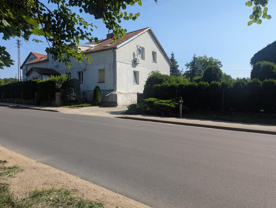 Property building, Neighbourhood