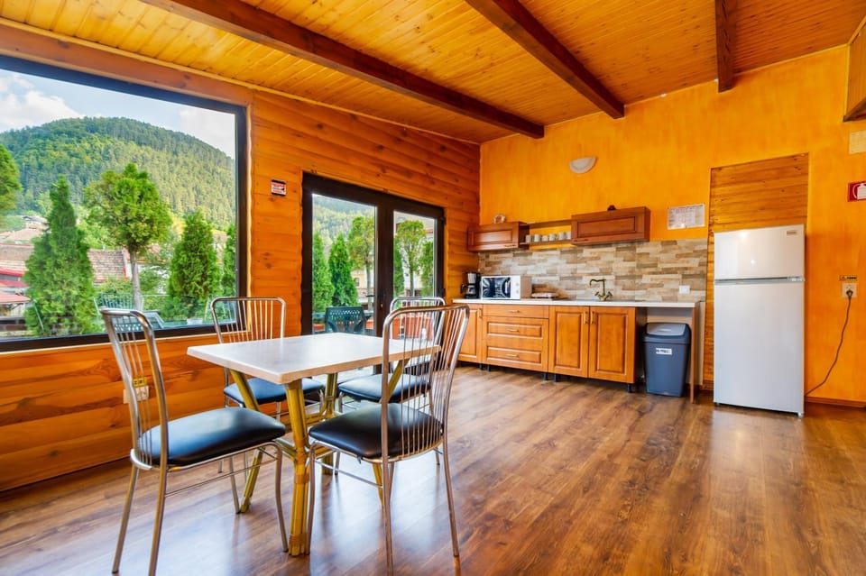 Dining area, Communal kitchen