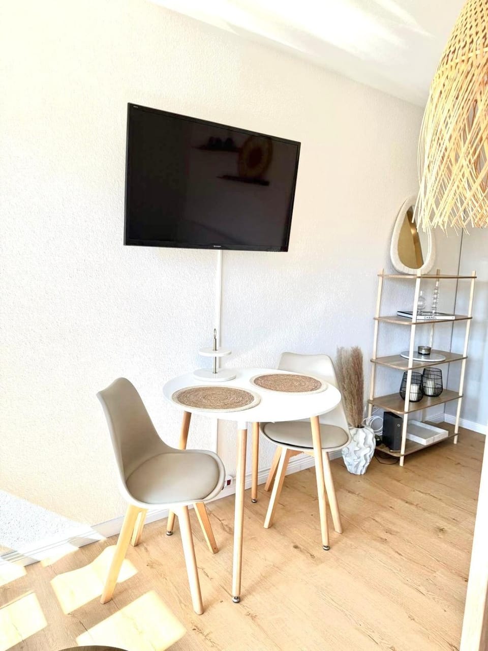 TV and multimedia, Dining area