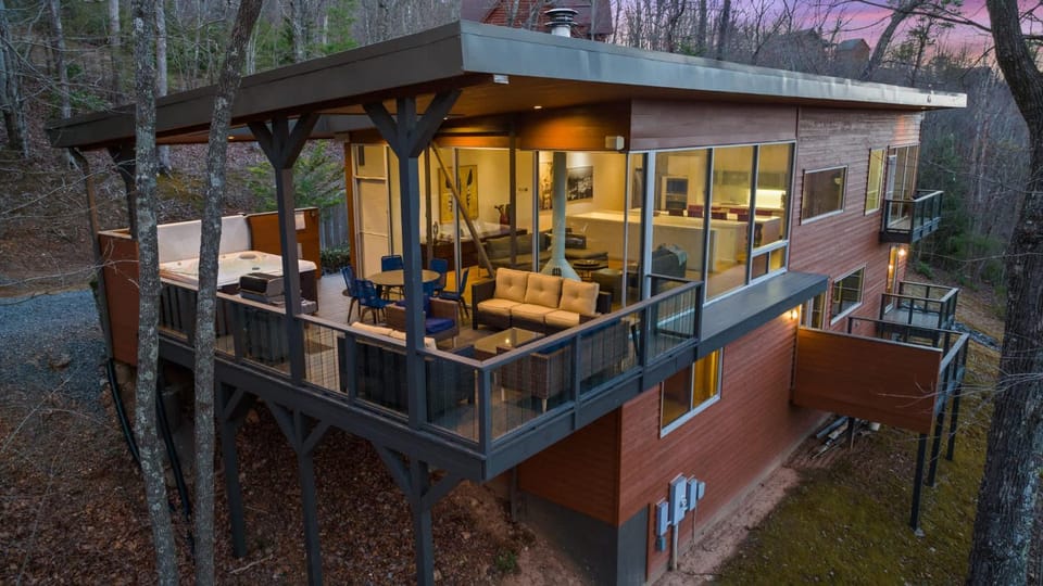 Mtn Views Sleeps 8 Hot Tub Game Room Fireplace House in Georgia