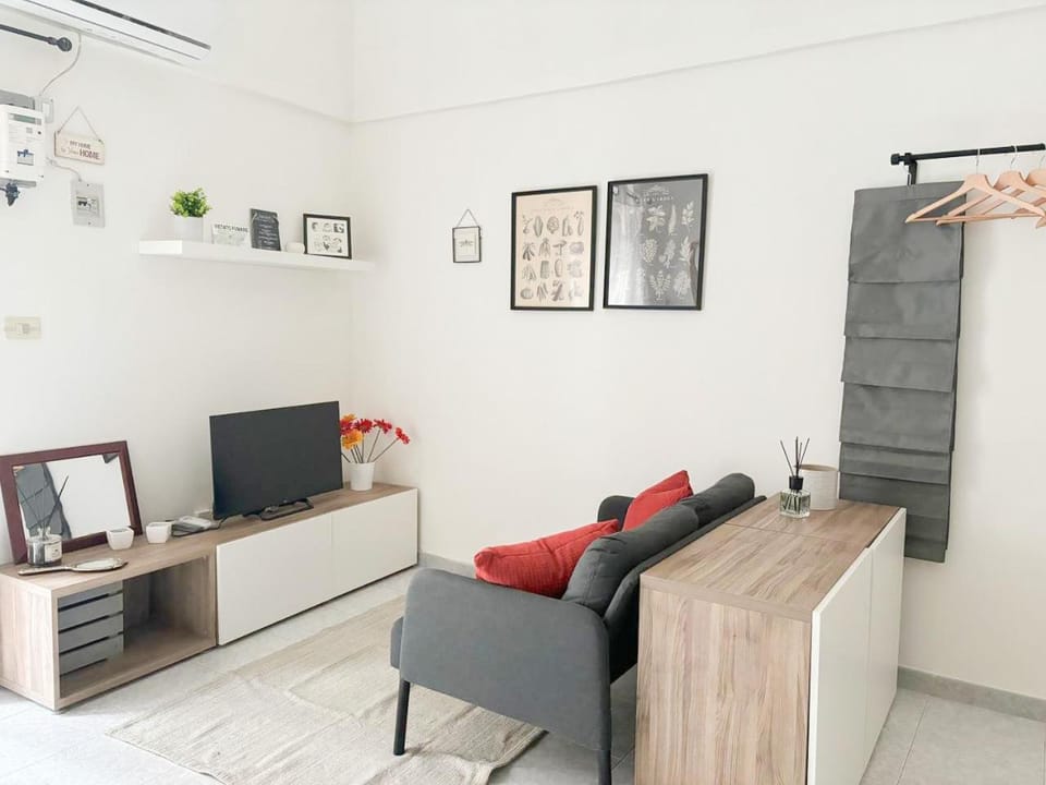 Communal lounge/ TV room, TV and multimedia, Living room, wardrobe