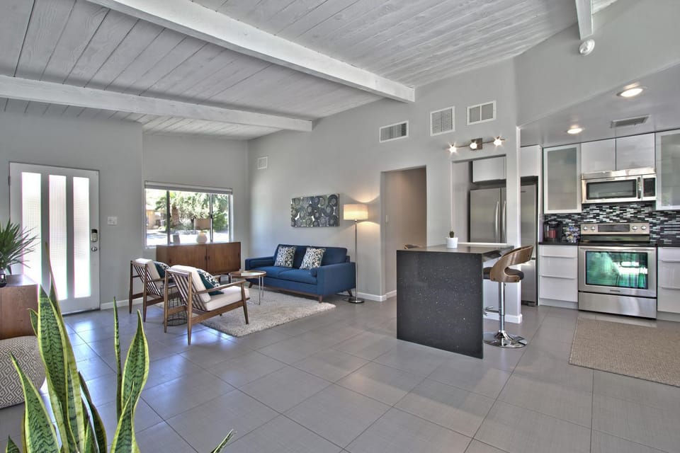 The Palm House - Magnesia Falls Cove RM House in Rancho Mirage