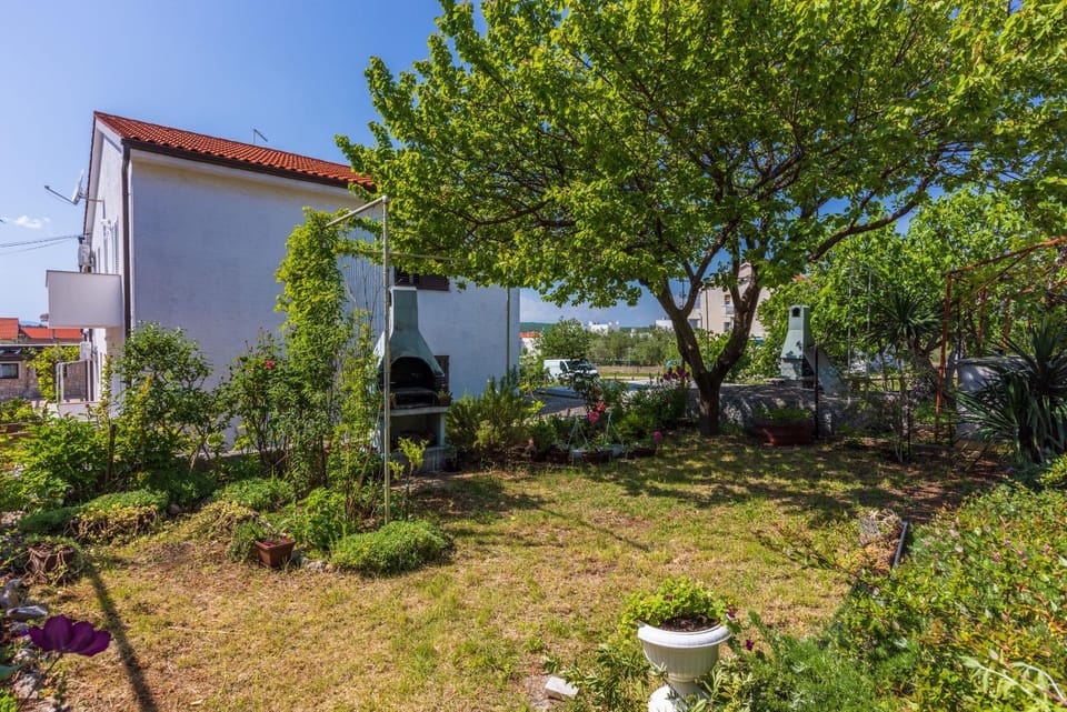 Patio, BBQ facilities