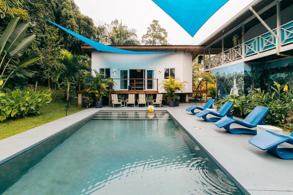 Property building, Patio, Garden view, Pool view, Swimming pool, sunbed