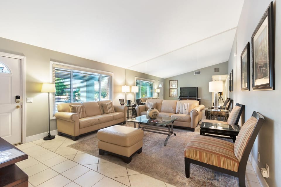 Vintage Paseo Getaway House in Indian Wells
