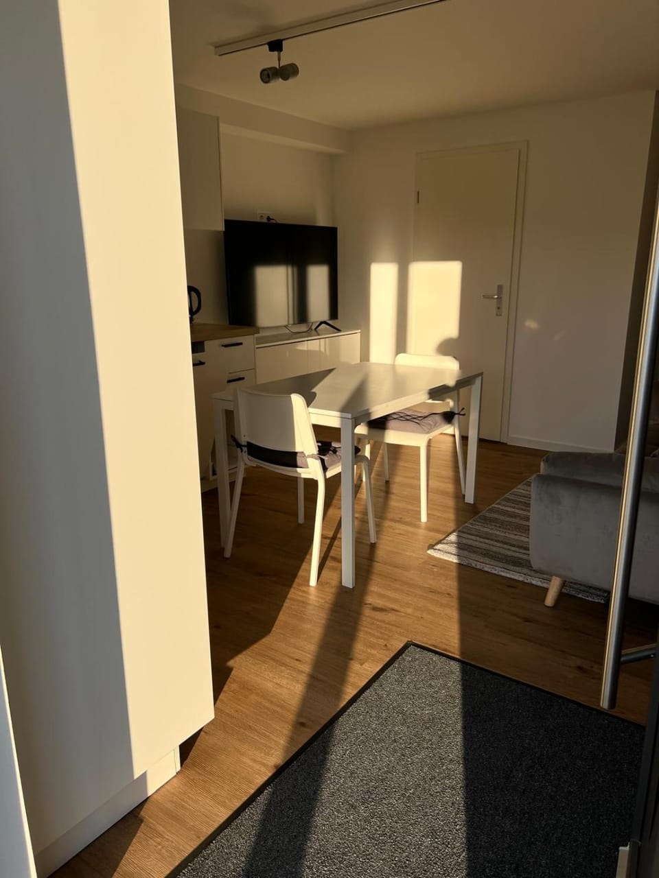 Property building, Kitchen or kitchenette, Dining area