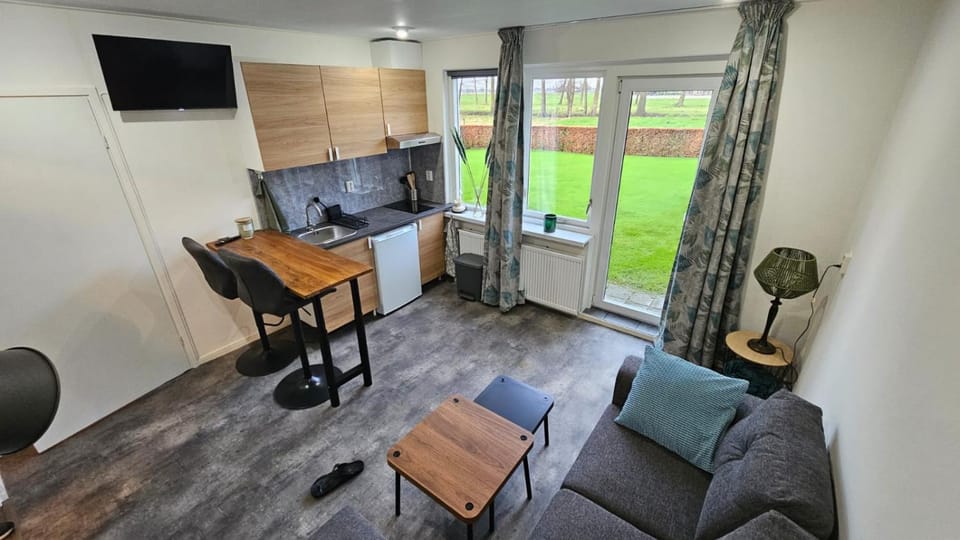 TV and multimedia, Kitchen or kitchenette, Seating area