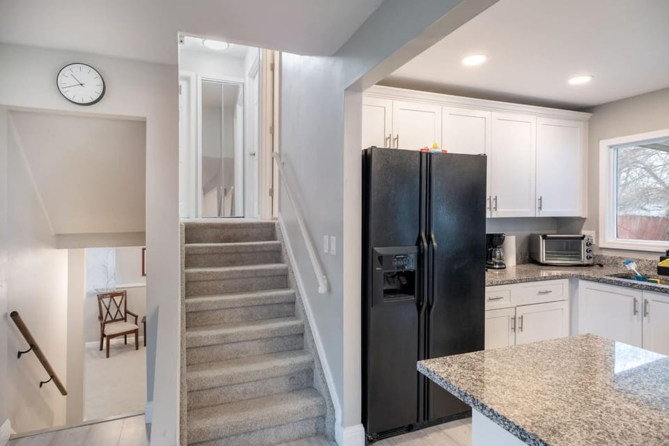 Kitchen or kitchenette, oven