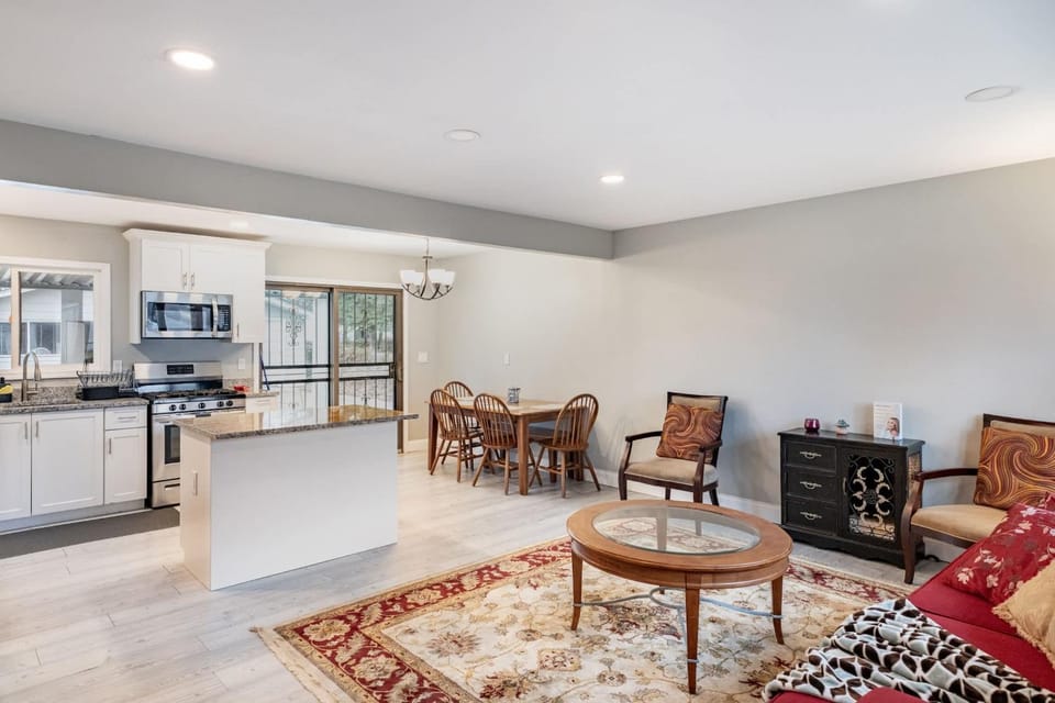 Kitchen or kitchenette, Living room, Seating area