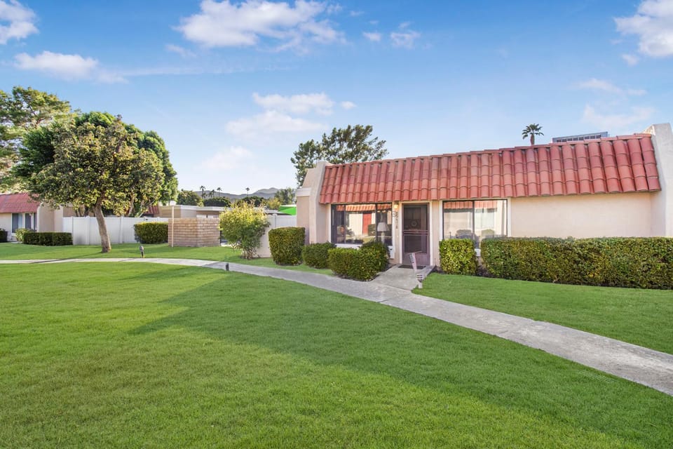 Mountain View Villas Hideaway House in Cathedral City
