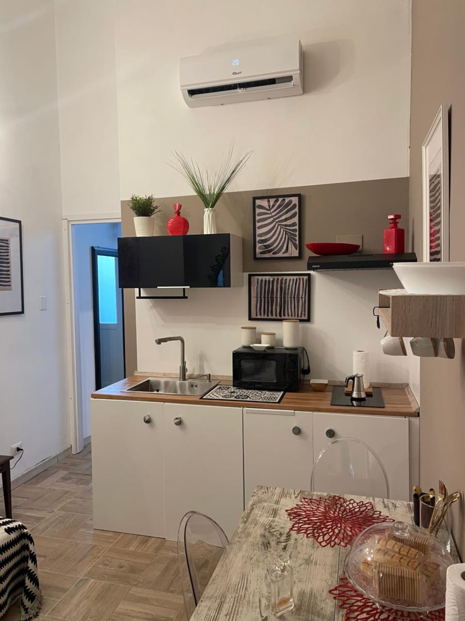 Kitchen or kitchenette