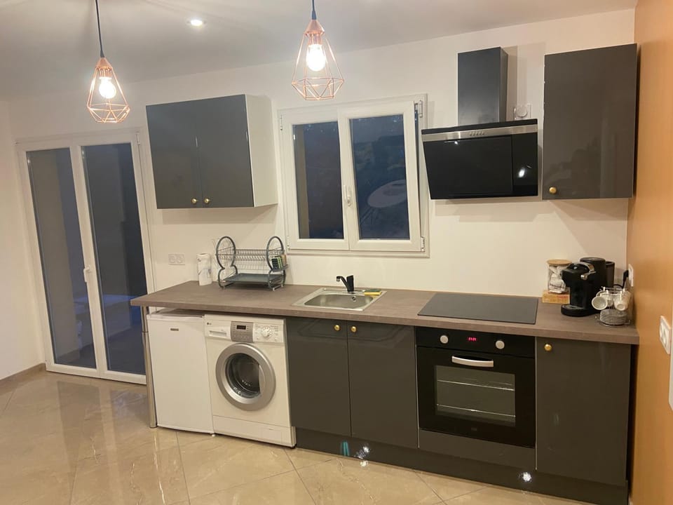 Appartement T3 dans une villa au calme Apartment in 06340 La Trinité, France