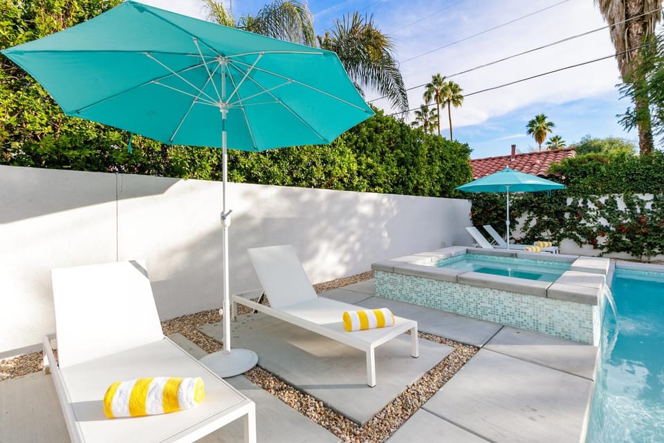 The Retreat on Mesquite - 5BR Perfect Group Getaway House in Palm Springs