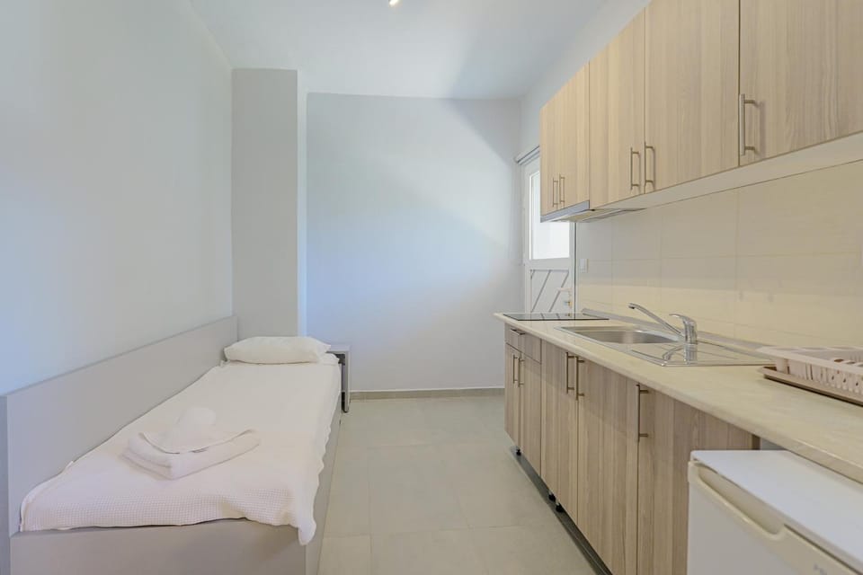 Bed, kitchen