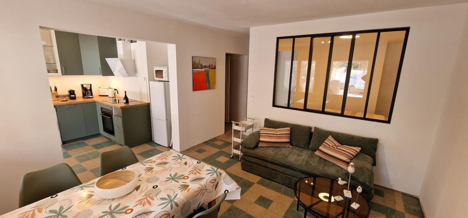 Seating area, Dining area