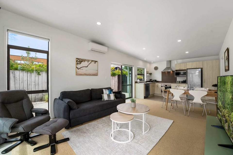 Sunny Seaside Retreat - Papamoa Beach House in Bay Of Plenty