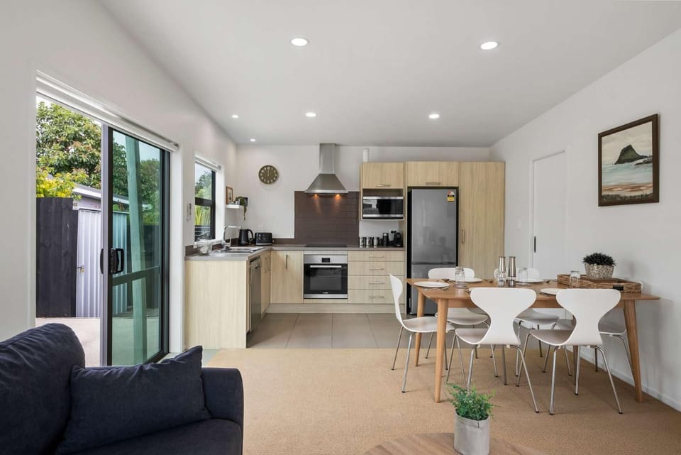 Sunny Seaside Retreat - Papamoa Beach House in Bay Of Plenty