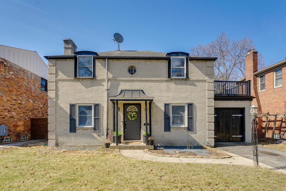 Walk to Detroit Zoo: Home w/ Sunroom & Patio! House in Royal Oak