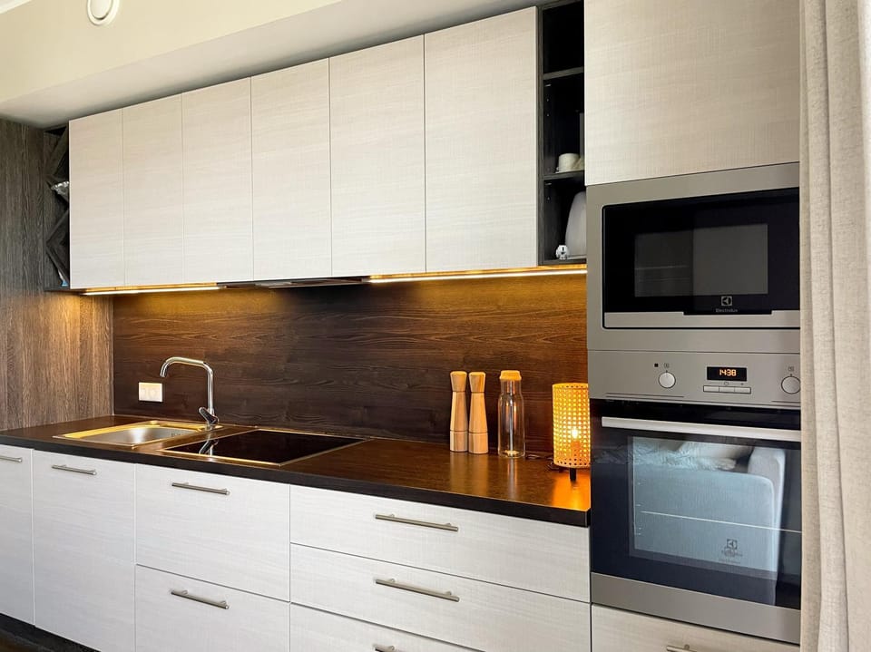 Kitchen or kitchenette, oven