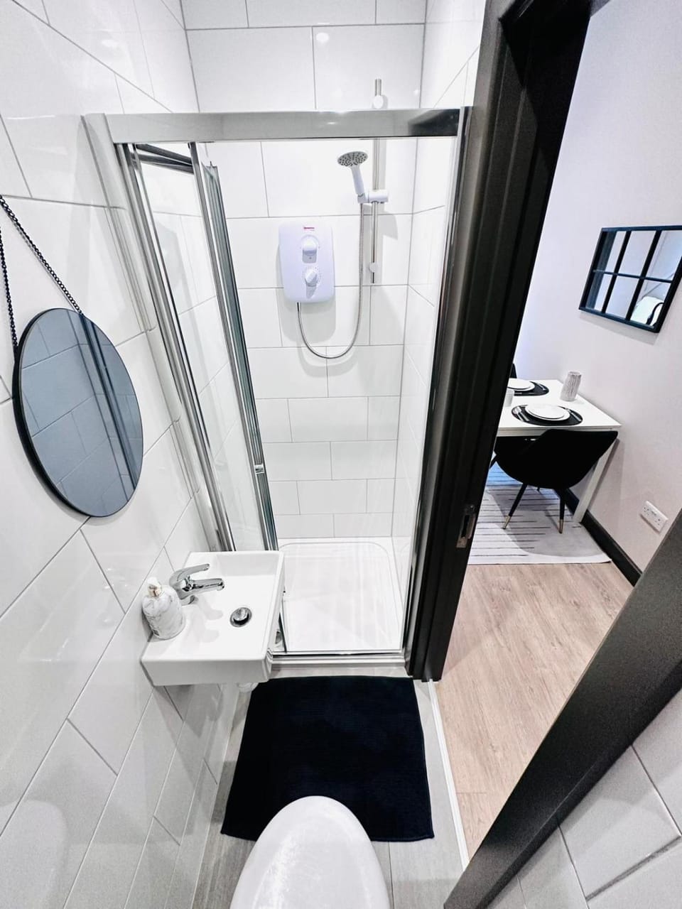 The Seven Sisters House - NO 01A - Stylish Comfort Studios Apartment in London Borough of Islington