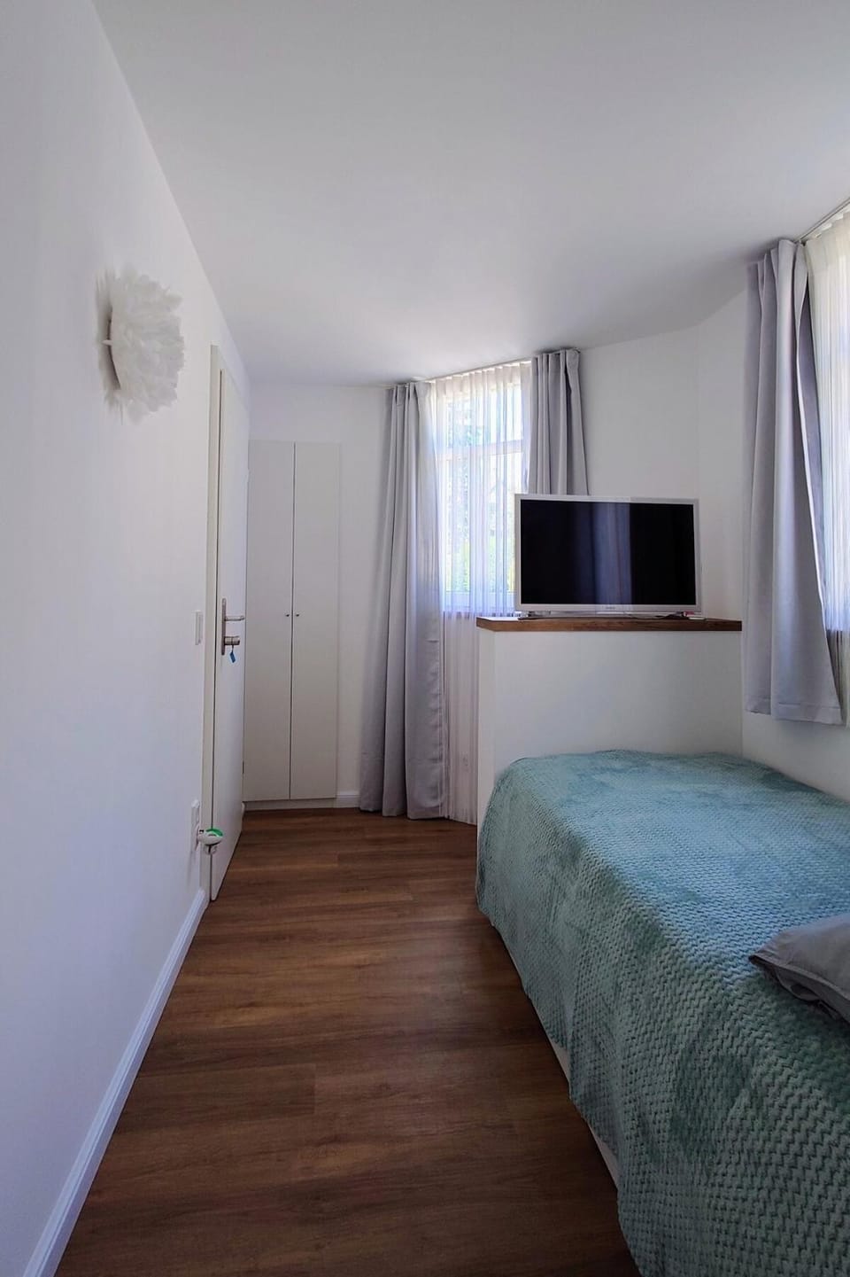 Bed, TV and multimedia, Photo of the whole room, Bedroom, wardrobe
