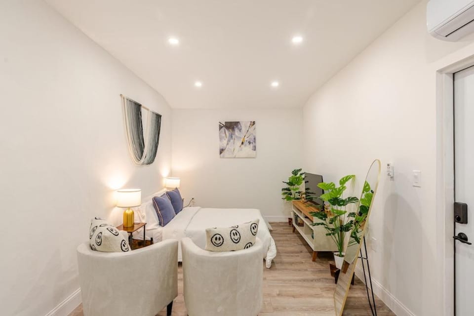 Miami North Beach Apartment in Golden Glades