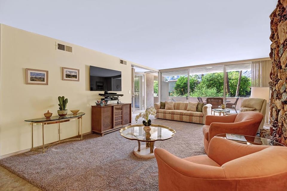 Communal lounge/ TV room, TV and multimedia, Living room