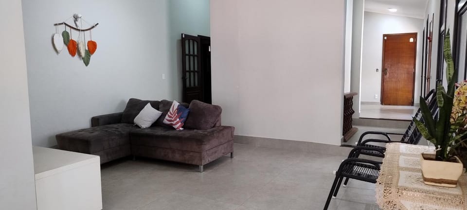 Casa 3 quartos climatizados, wi-fi, garagem e área de lazer com piscina House in Ribeirão Preto