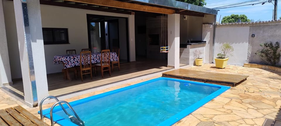 Casa 3 quartos climatizados, wi-fi, garagem e área de lazer com piscina House in Ribeirão Preto