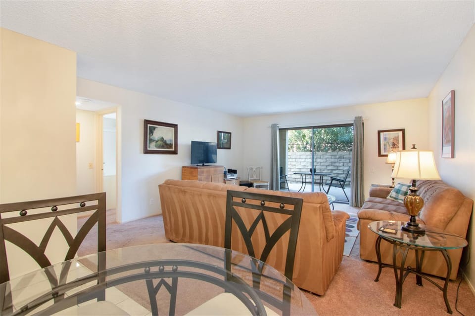 Ranch Club Getaway by Oranj Palm House in Palm Springs