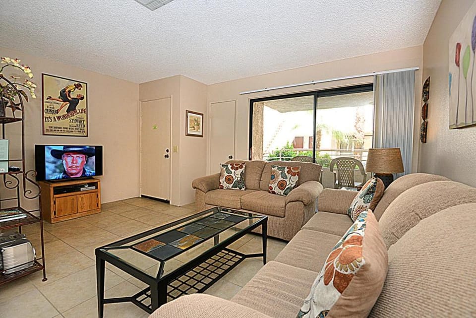 Communal lounge/ TV room, TV and multimedia, Living room