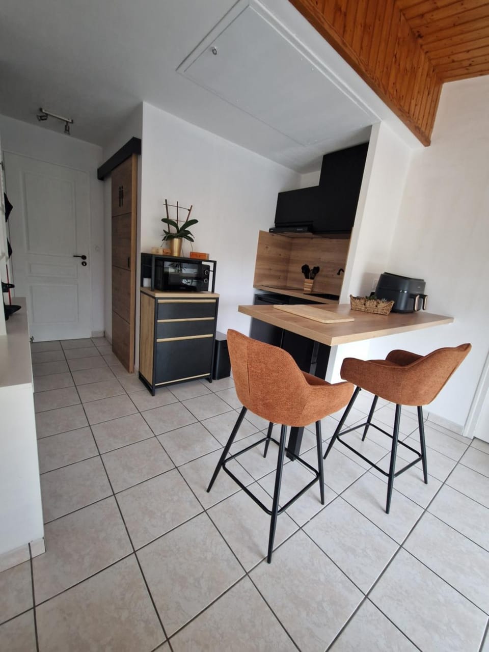 Kitchen or kitchenette