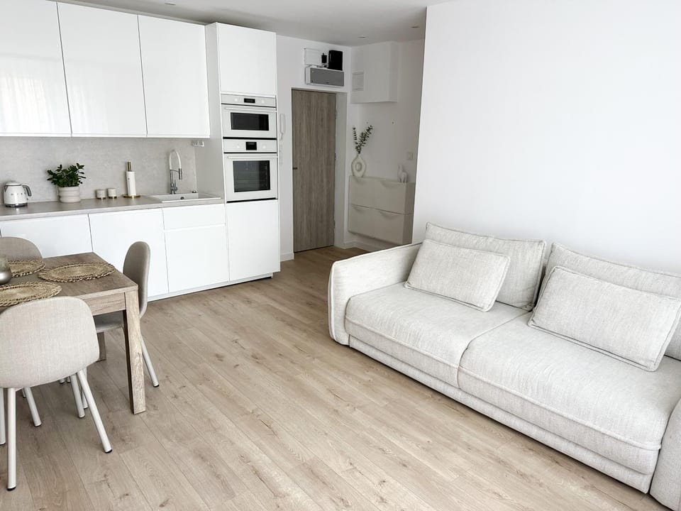WHITE APARTMENTS - Kopernika Apartment in Pomeranian Voivodeship