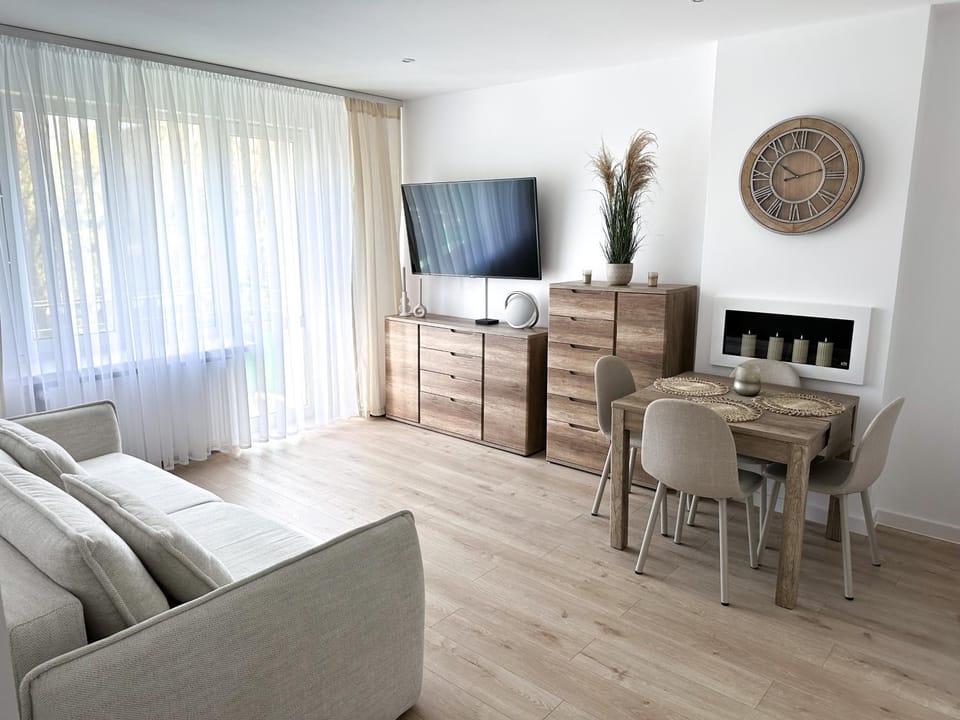 WHITE APARTMENTS - Kopernika Apartment in Pomeranian Voivodeship