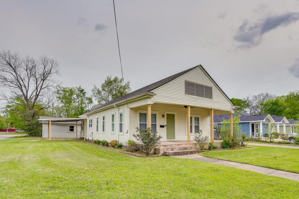 Half-Mi to Dtwn Lufkin: Charming & Spacious Home! House in Lufkin
