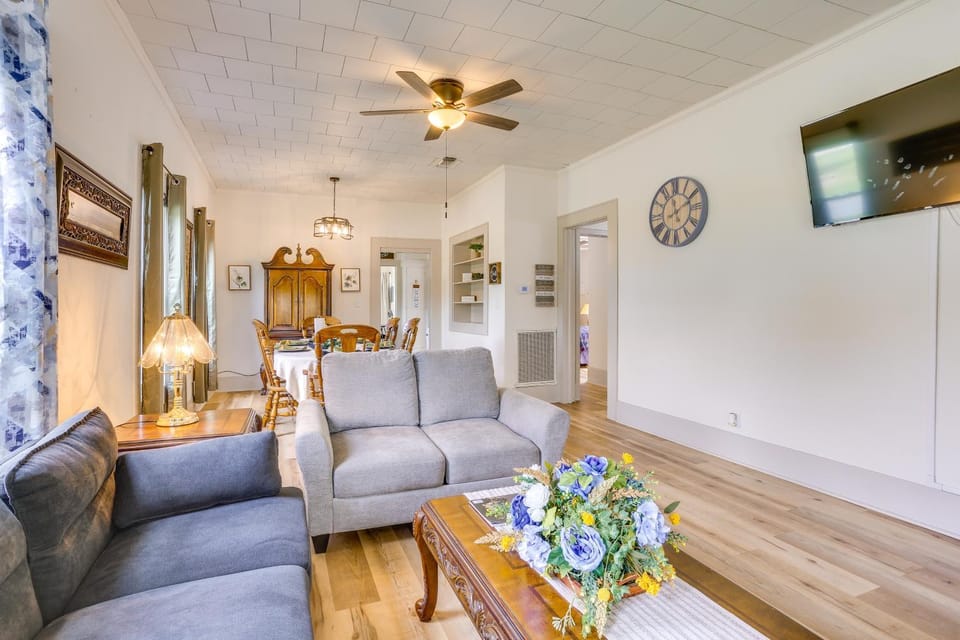 Half-Mi to Dtwn Lufkin: Charming & Spacious Home! House in Lufkin