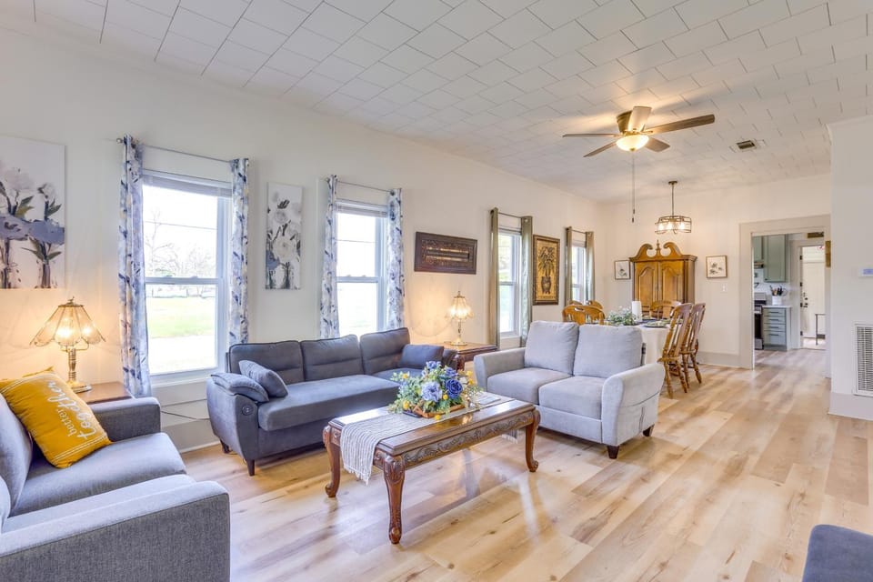 Half-Mi to Dtwn Lufkin: Charming & Spacious Home! House in Lufkin