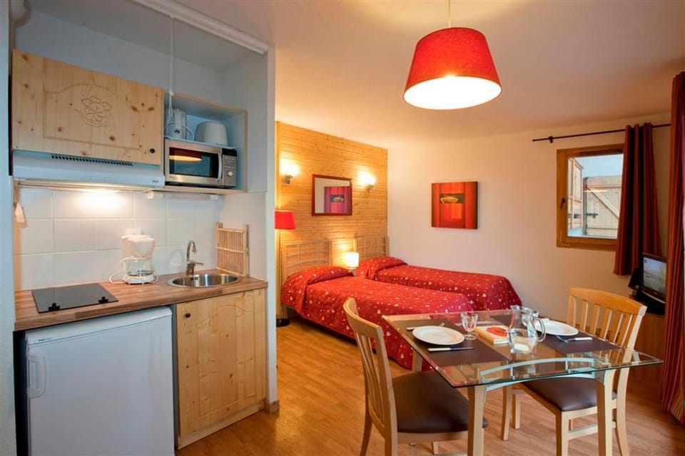 Bed, Day, TV and multimedia, Balcony/Terrace, Living room, Dining area, Bedroom, Pets, Mountain view